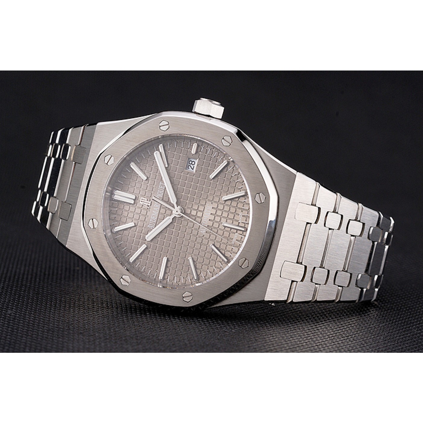 Swiss Audemars Piguet Royal Oak Silver Dial Stainless Steel Case And Bracelet