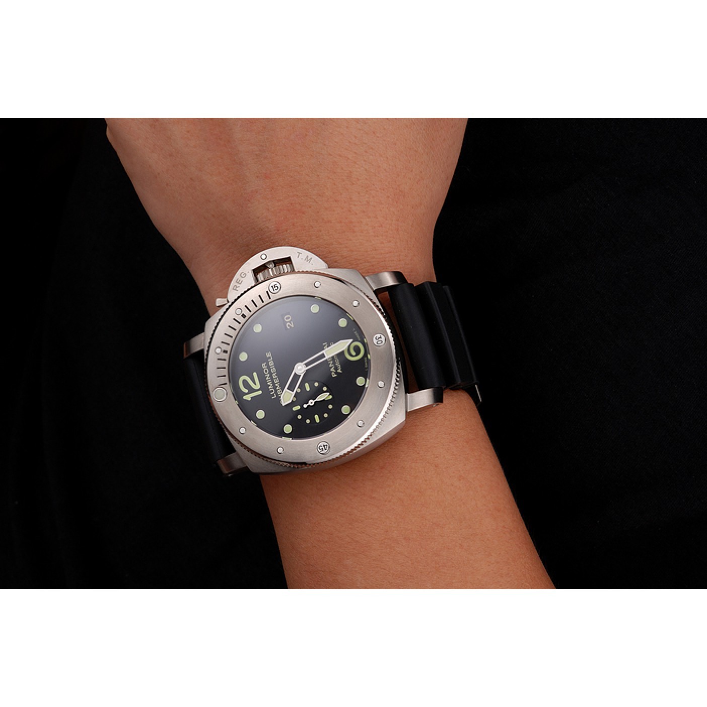 Swiss Panerai Luminor Submersible Black Dial Stainless Steel Case Black Rubber Strap