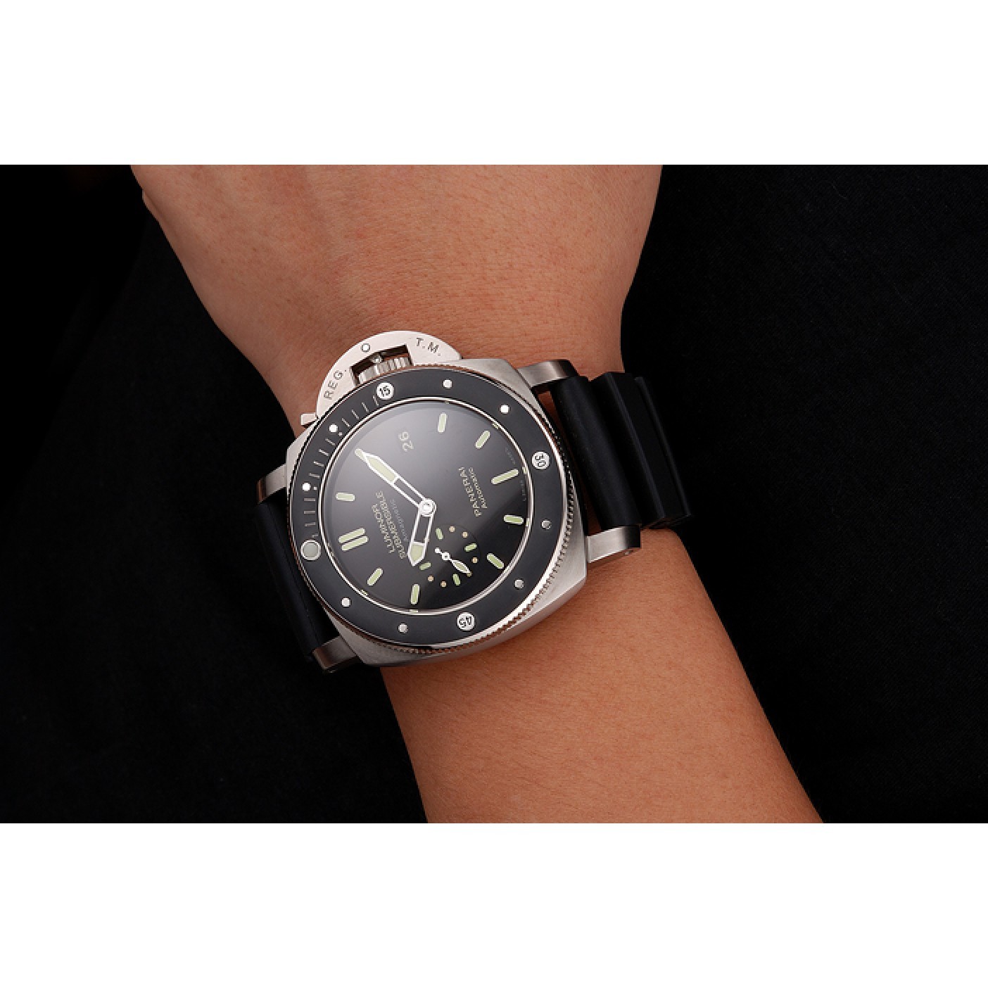 Swiss Panerai Luminor Submersible Black Dial Stainless Steel Case Black Bezel Black Rubber Strap